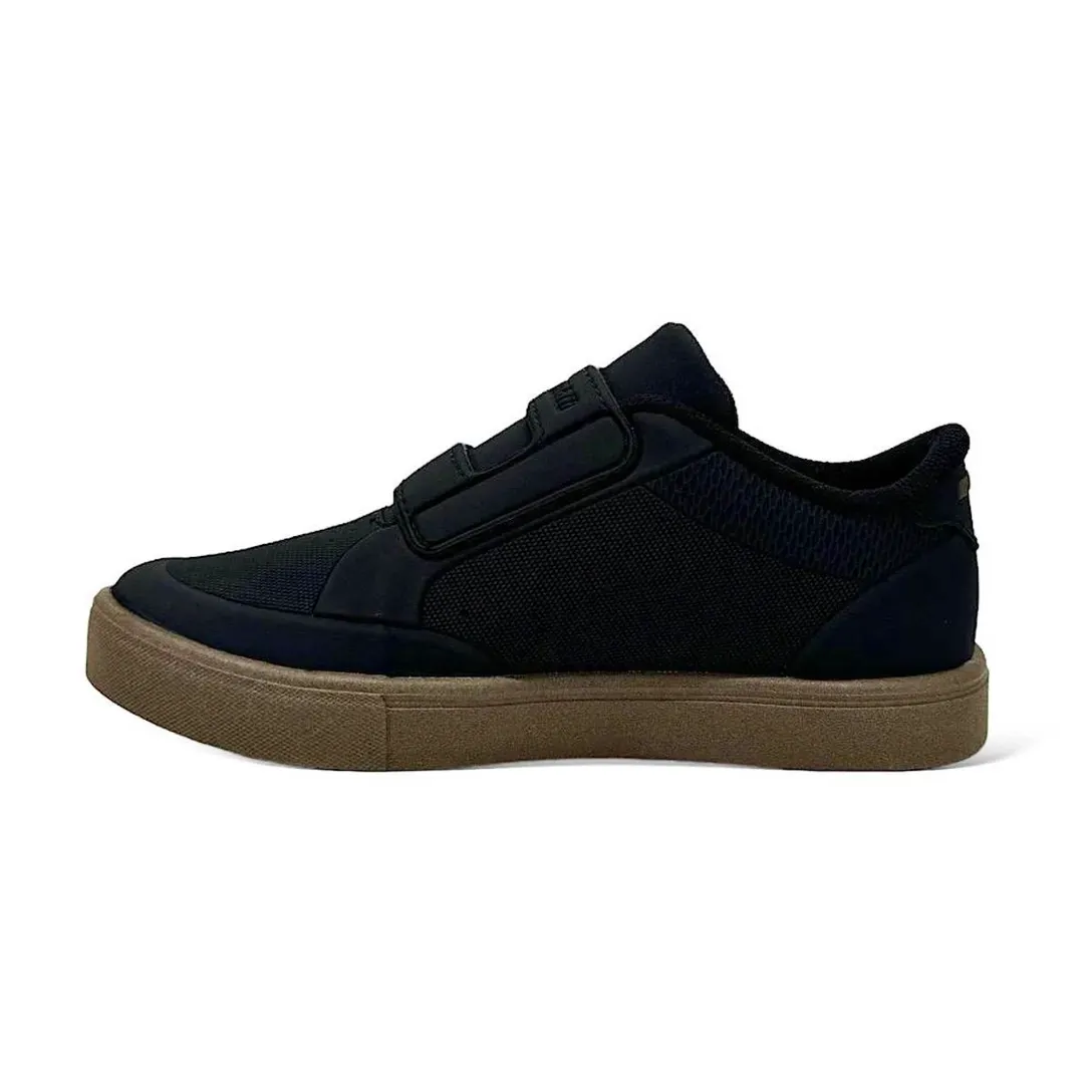 Tênis Mormaii Urban Free Jr Infantil Preto em ângulo lateral mostrando o fechamento em velcro